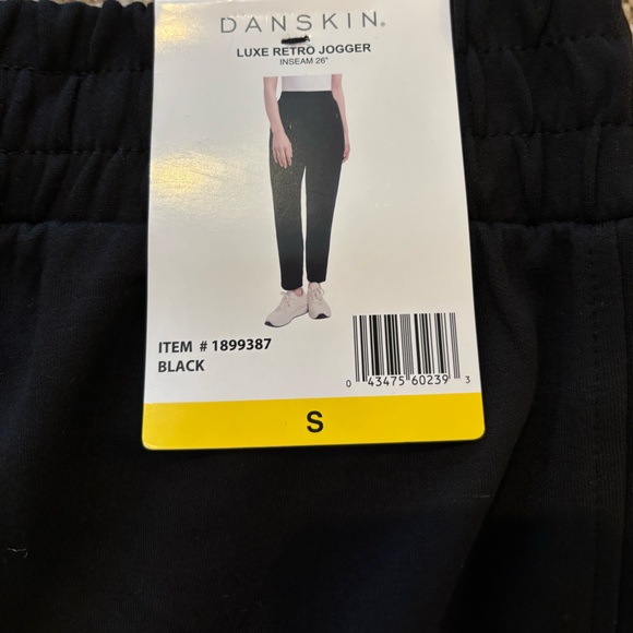 🆕 DANKSIN Luxe Retro Jogger in Black - Picture 7 of 8